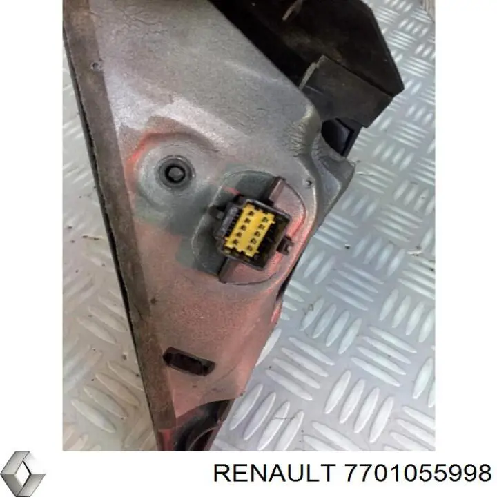 Купить 7701055998 Renault (RVI) Корпус зеркала заднего вида правого (внутрення часть)