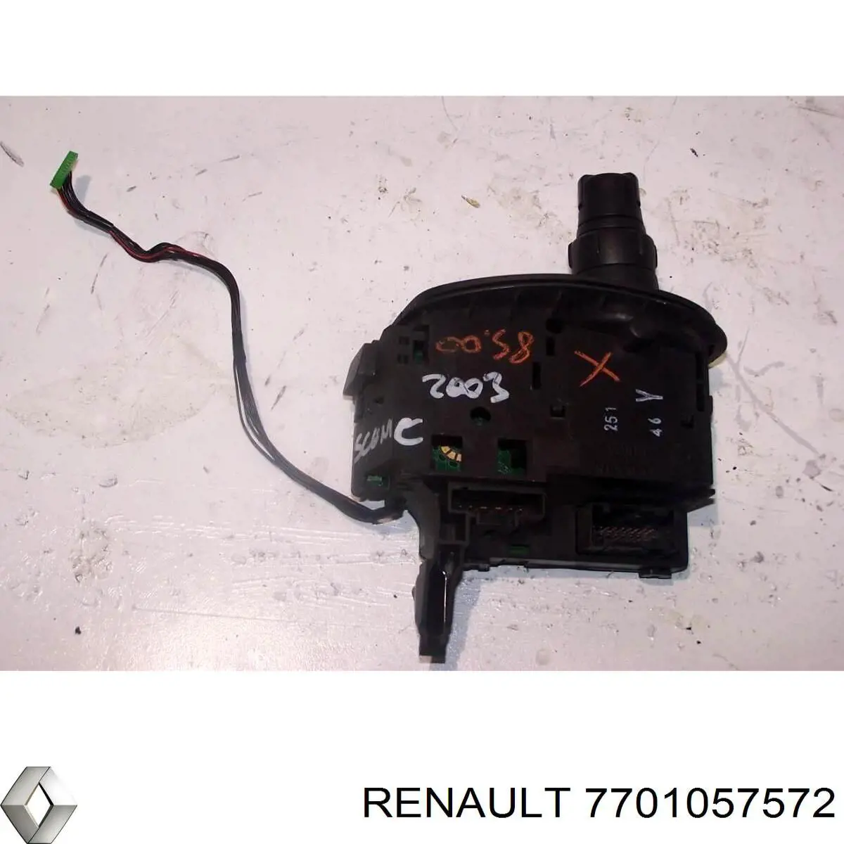 7701065912 Renault (RVI) Переключатель подрулевой, правый