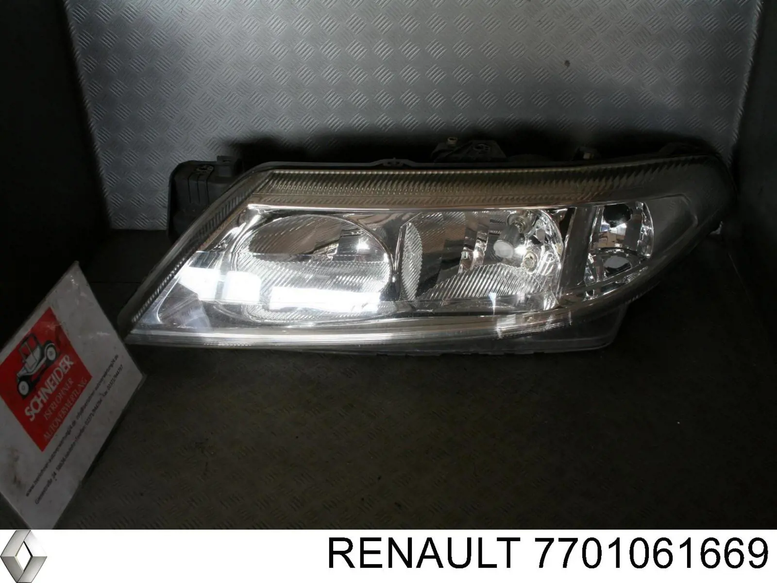 7701061669 Renault (RVI) фара левая