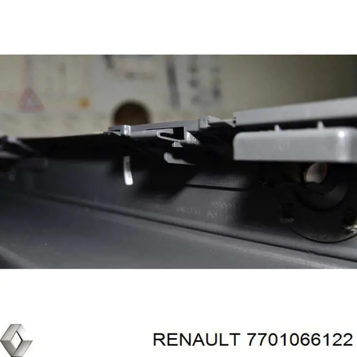 7701066122 Renault (RVI) Бампер задний, центральная часть