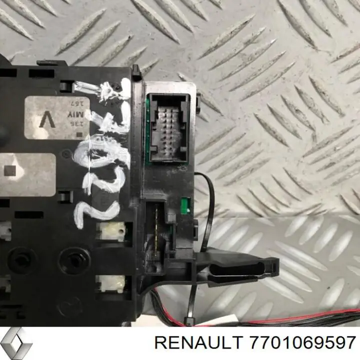 7701069597 Renault (RVI) Переключатель подрулевой, правый