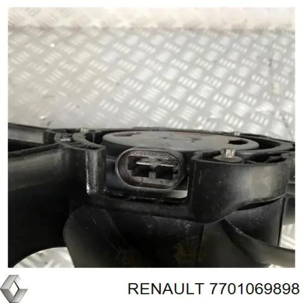 7701069898 Renault (RVI) ventilador elétrico de esfriamento montado (motor + roda de aletas)