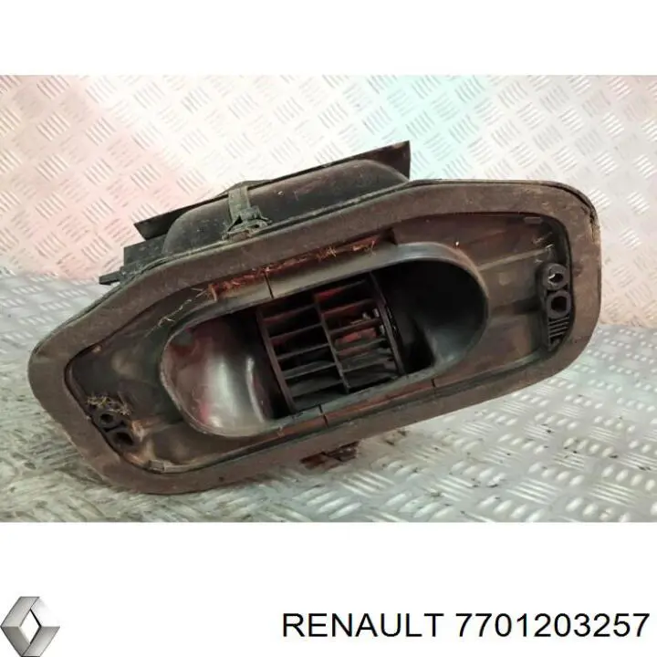 Купить 7701203257 Renault (RVI) Электродвигатели (электродвигатель отопителя) или розетка прицепа штепсельная