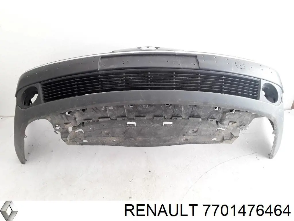 Передний бампер 7701476464 Renault (RVI)