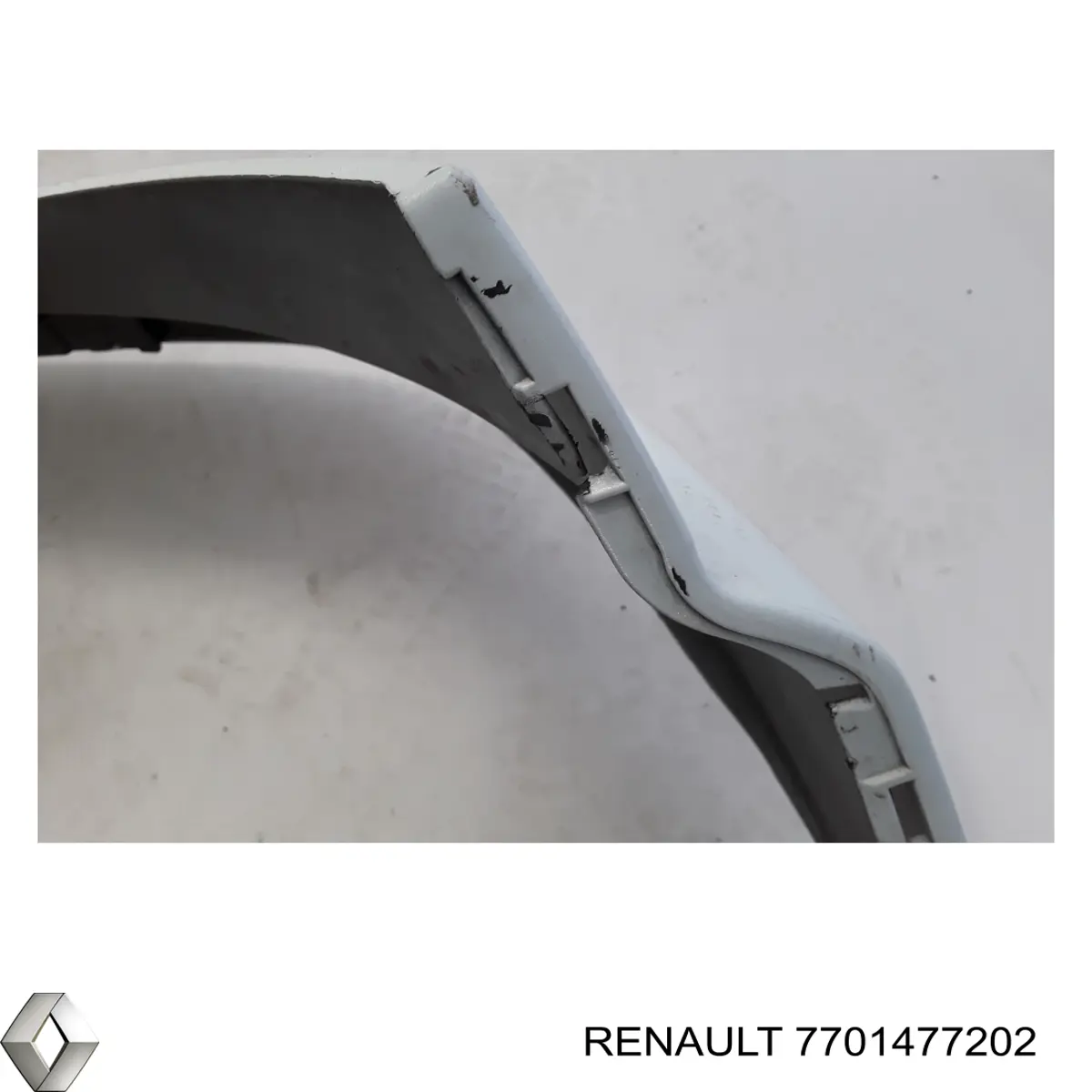 Решетка радиатора 7701477202 Renault (RVI)