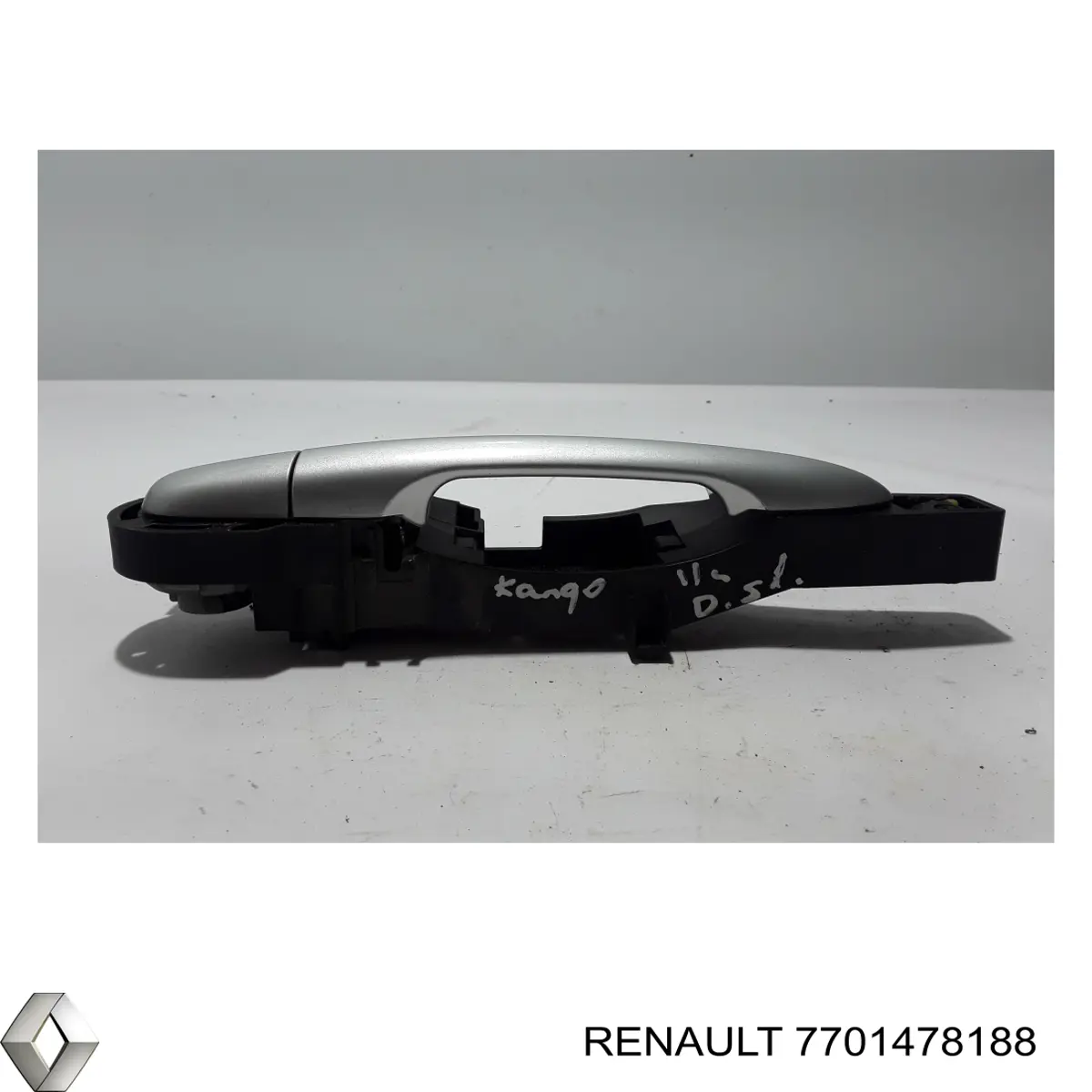 Ручка двери задней (распашной) левая наружная 7701478188 Renault (RVI)
