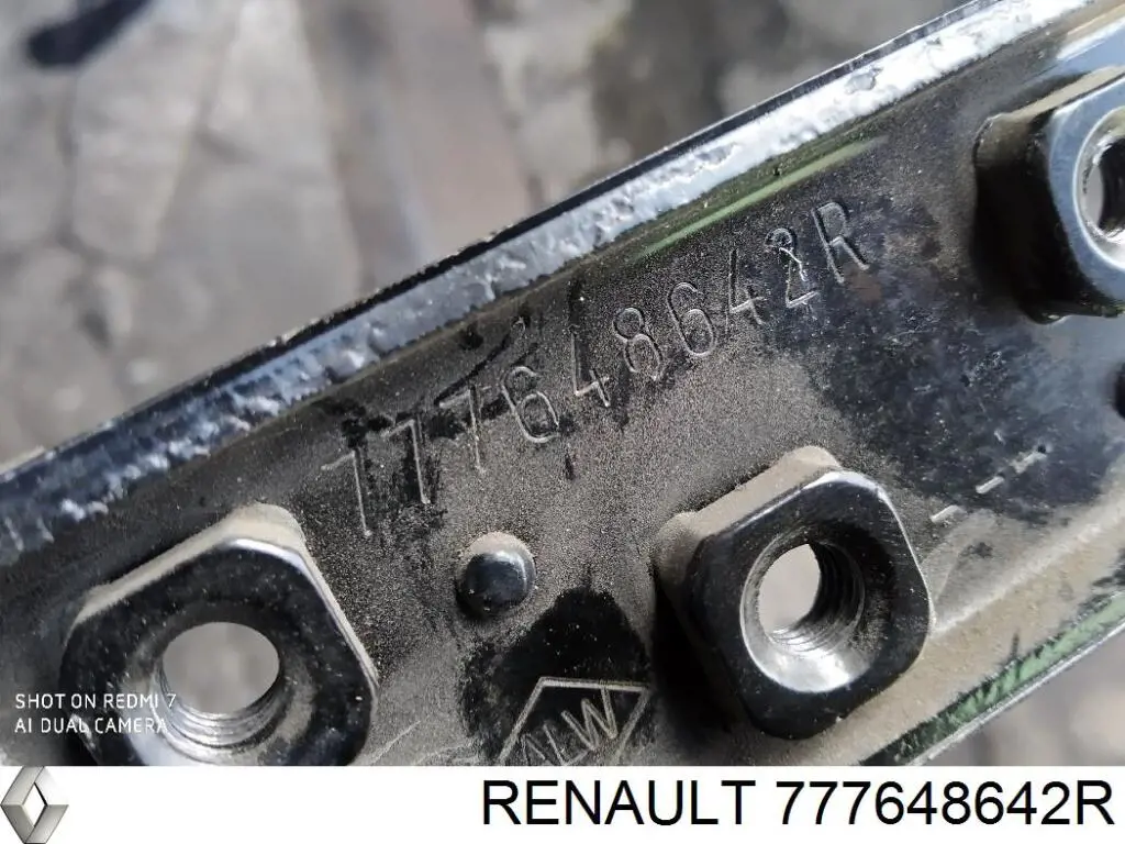 Ролик двери боковой (сдвижной) правый центральный Renault (RVI) 777648642R