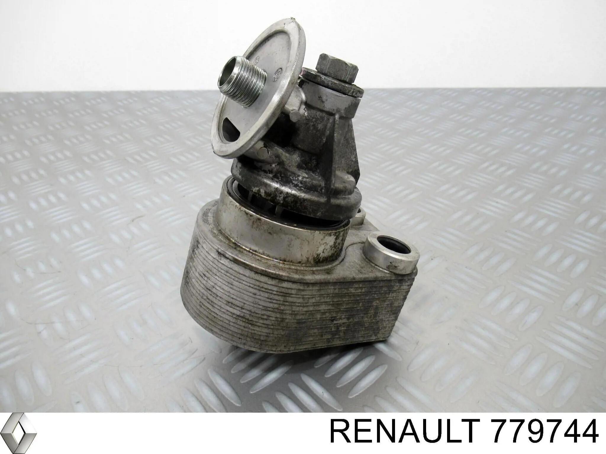 Купить 779744 Renault (RVI) Радиатор масляный (холодильник), под фильтром