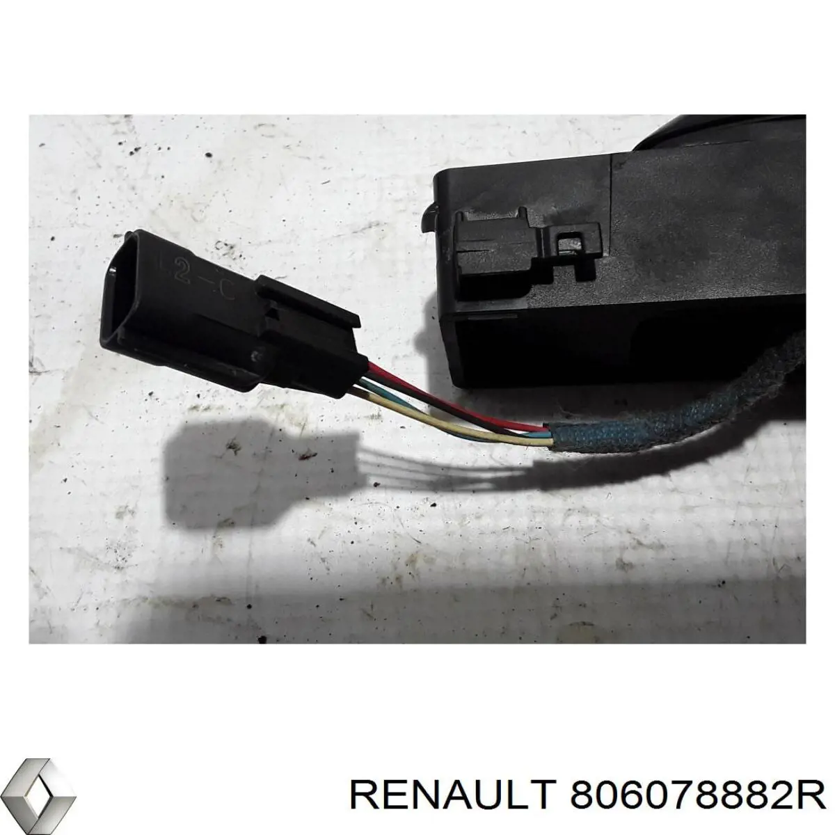 Ручка двери задней наружная левая Renault (RVI) 806078882R цена, от 31.88 USD