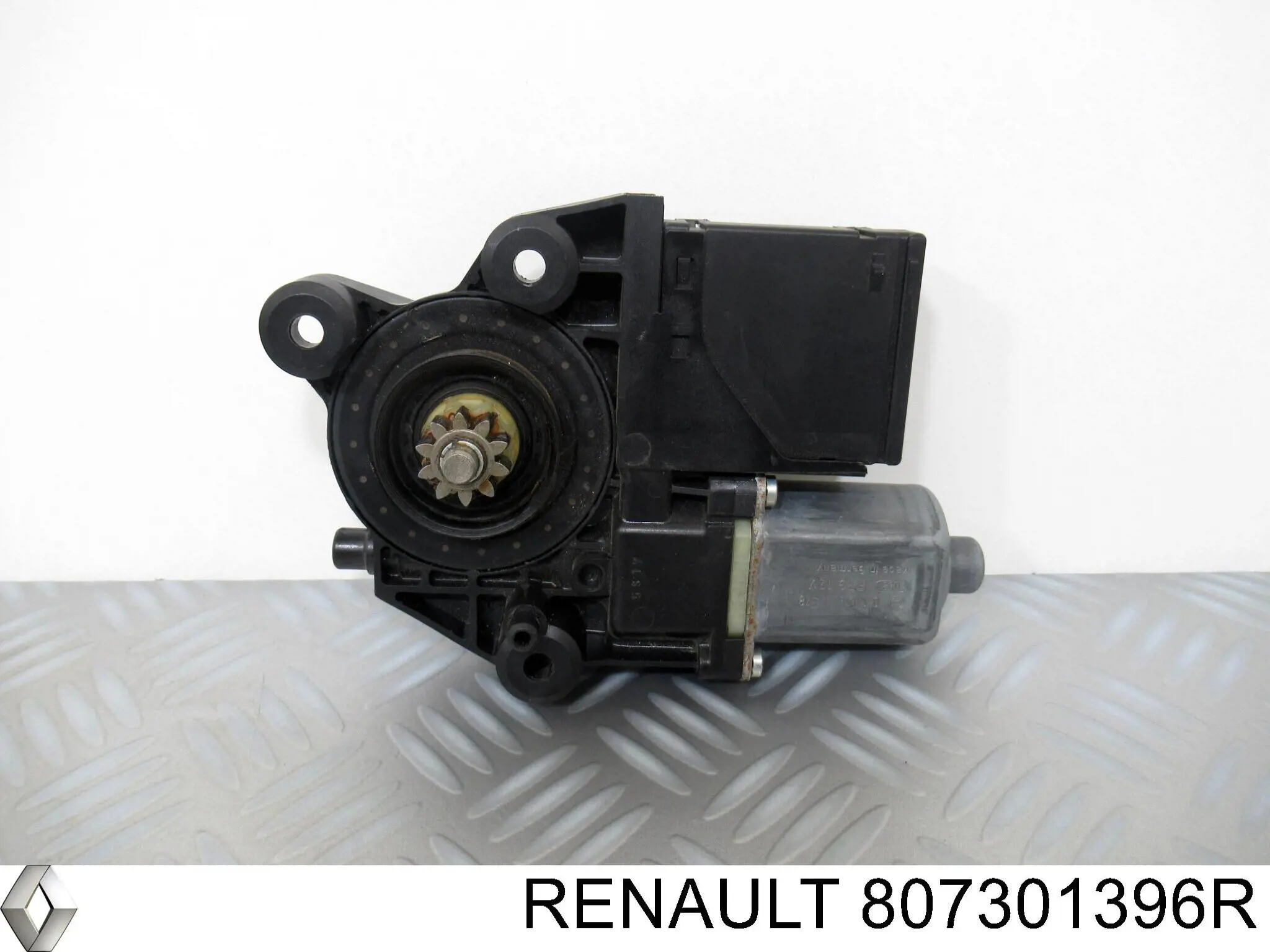 Мотор стеклоподъемника двери передней правой Renault (RVI) 807301396R цена, от 13.53 USD