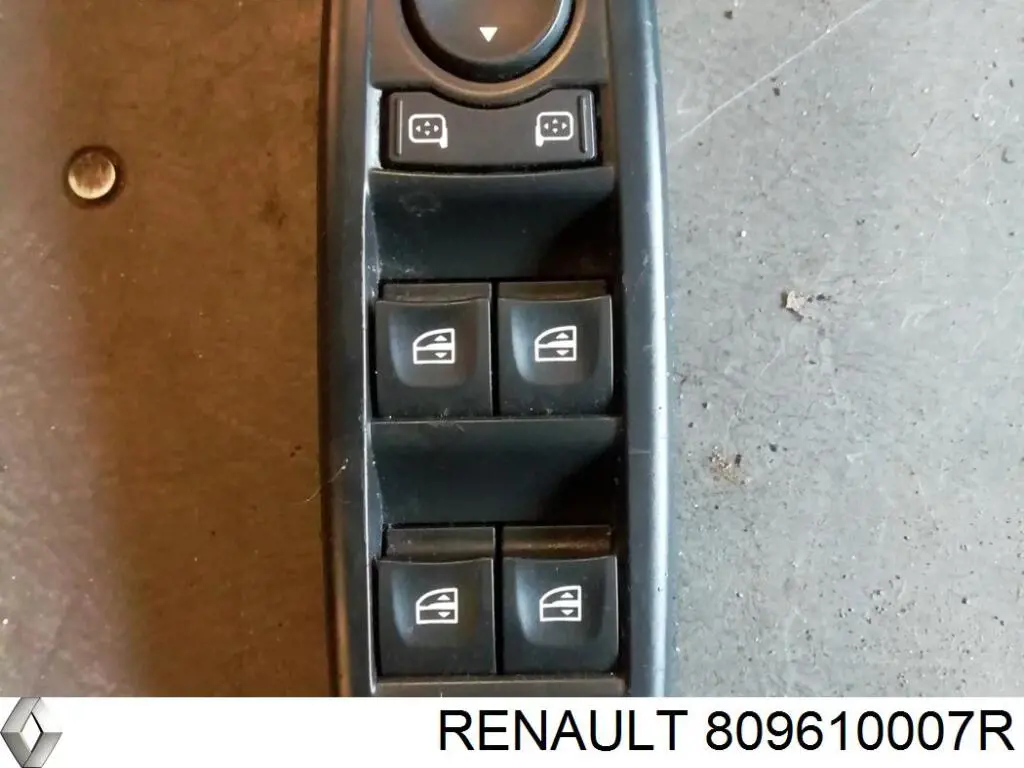 Кнопочный блок управления стеклоподъемником передний левый 809610007R Renault (RVI)