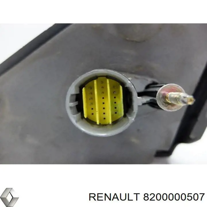 Накладка (крышка) зеркала заднего вида правая 8200000507 Renault (RVI)