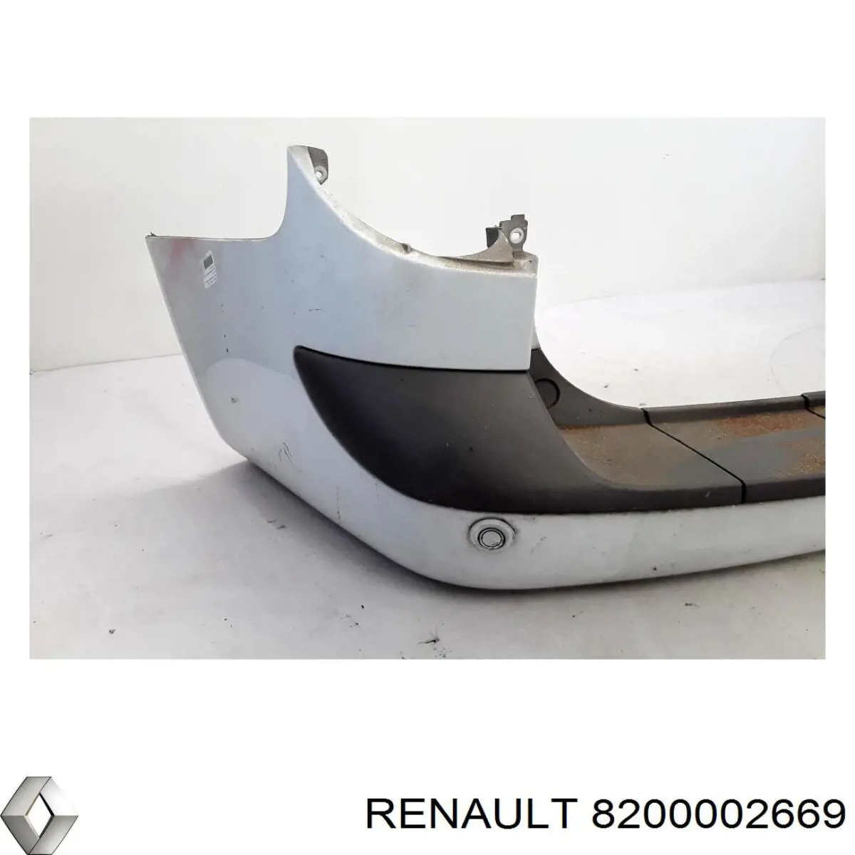 Задний бампер 8200002669 Renault (RVI)