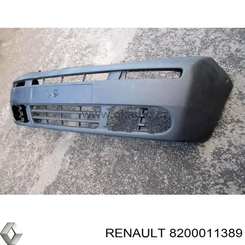 Передний бампер 8200011389 Renault (RVI)