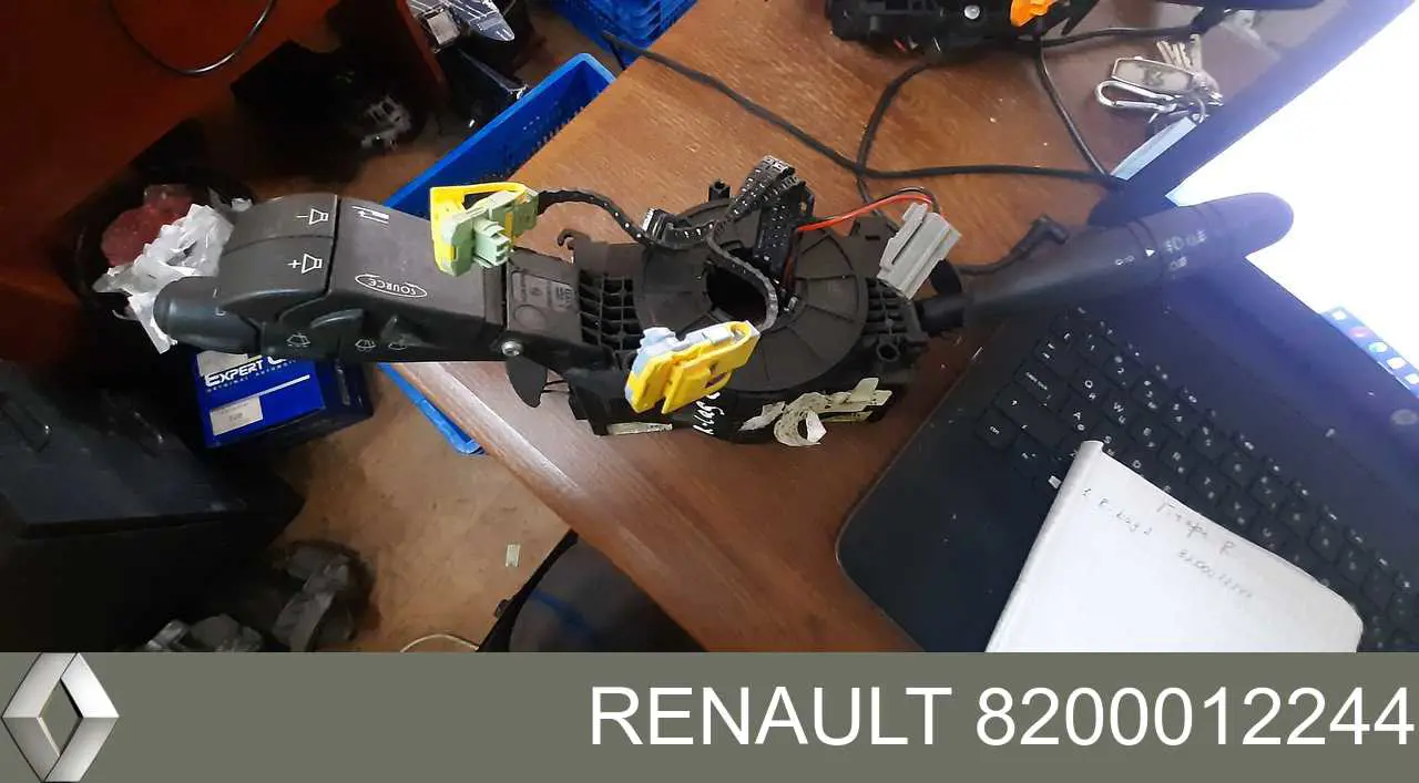 8200012244 Renault (RVI) comutador esquerdo instalado na coluna da direção