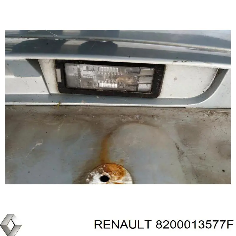8200013577F Renault (RVI) lanterna da luz de fundo de matrícula traseira
