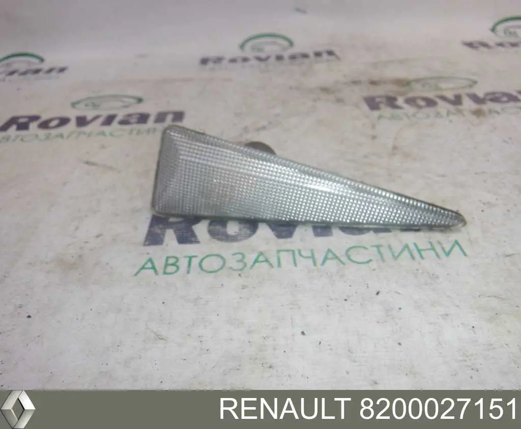 Купить 8200027151 Renault (RVI) Повторитель поворота на крыле правый