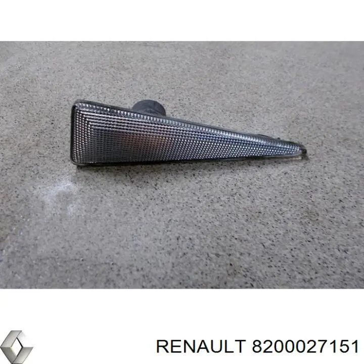 Повторитель поворота на крыле правый 8200027151 Renault (RVI)