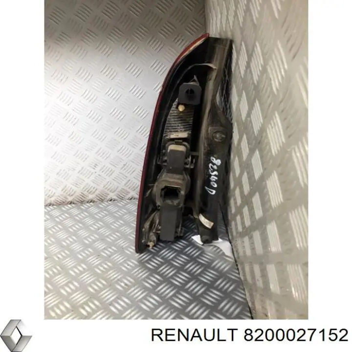 Задний фонарь 8200027152 Renault (RVI)