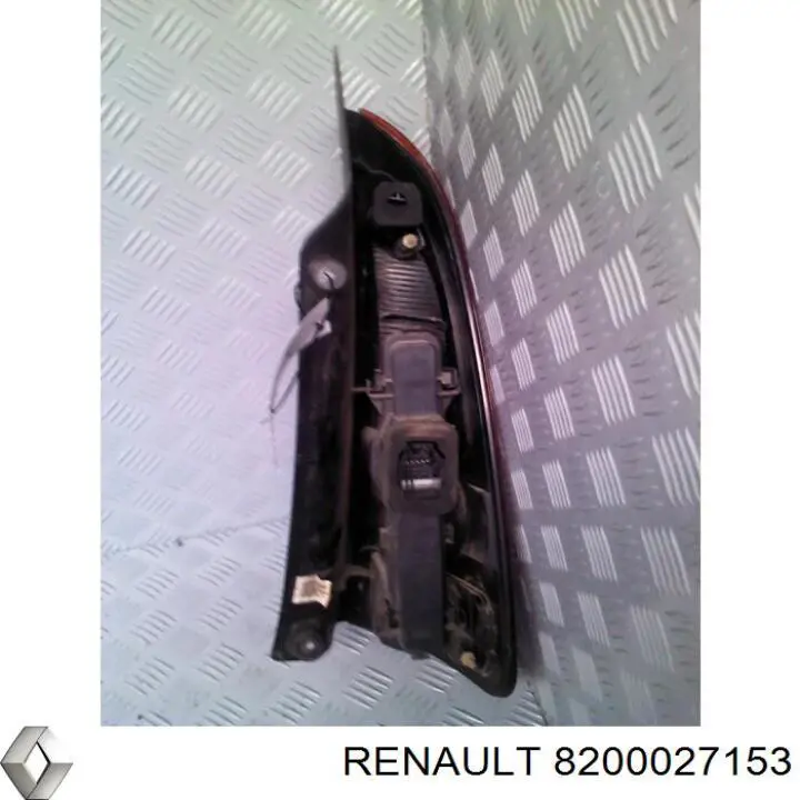 Фонарь задний левый 8200027153 Renault (RVI)