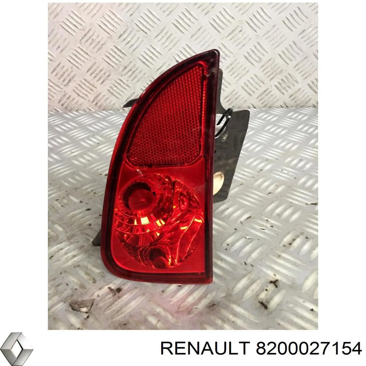 Купить 8200027154 Renault (RVI) Фонарь заднего бампера правый