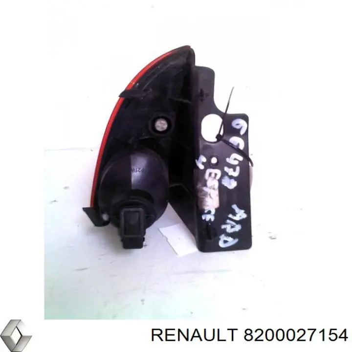 Фонарь заднего бампера правый 8200027154 Renault (RVI)