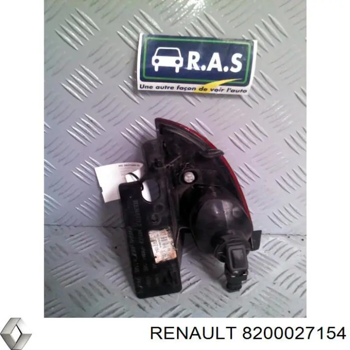 Фонарь заднего бампера правый Renault (RVI) 8200027154 цена, от 11.27 USD