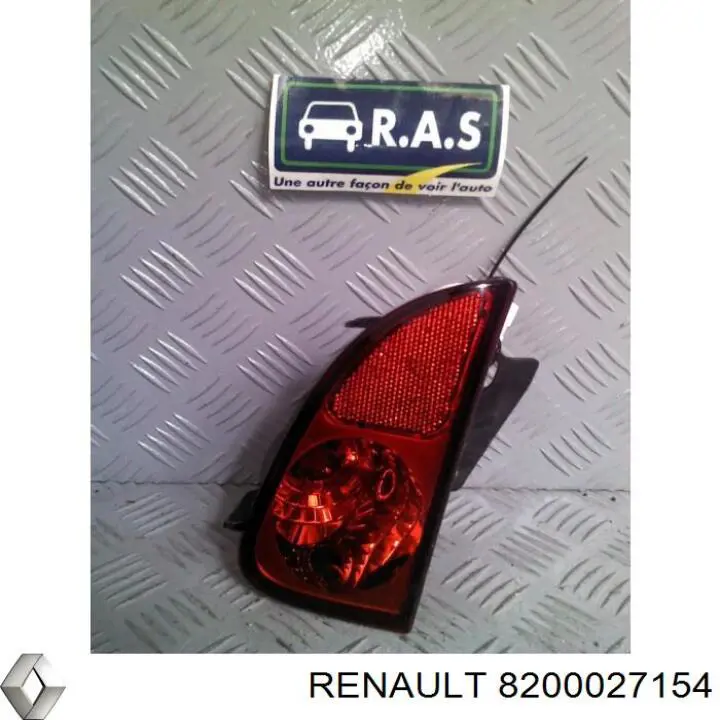 Купить 8200027154 Renault (RVI) Фонарь заднего бампера правый