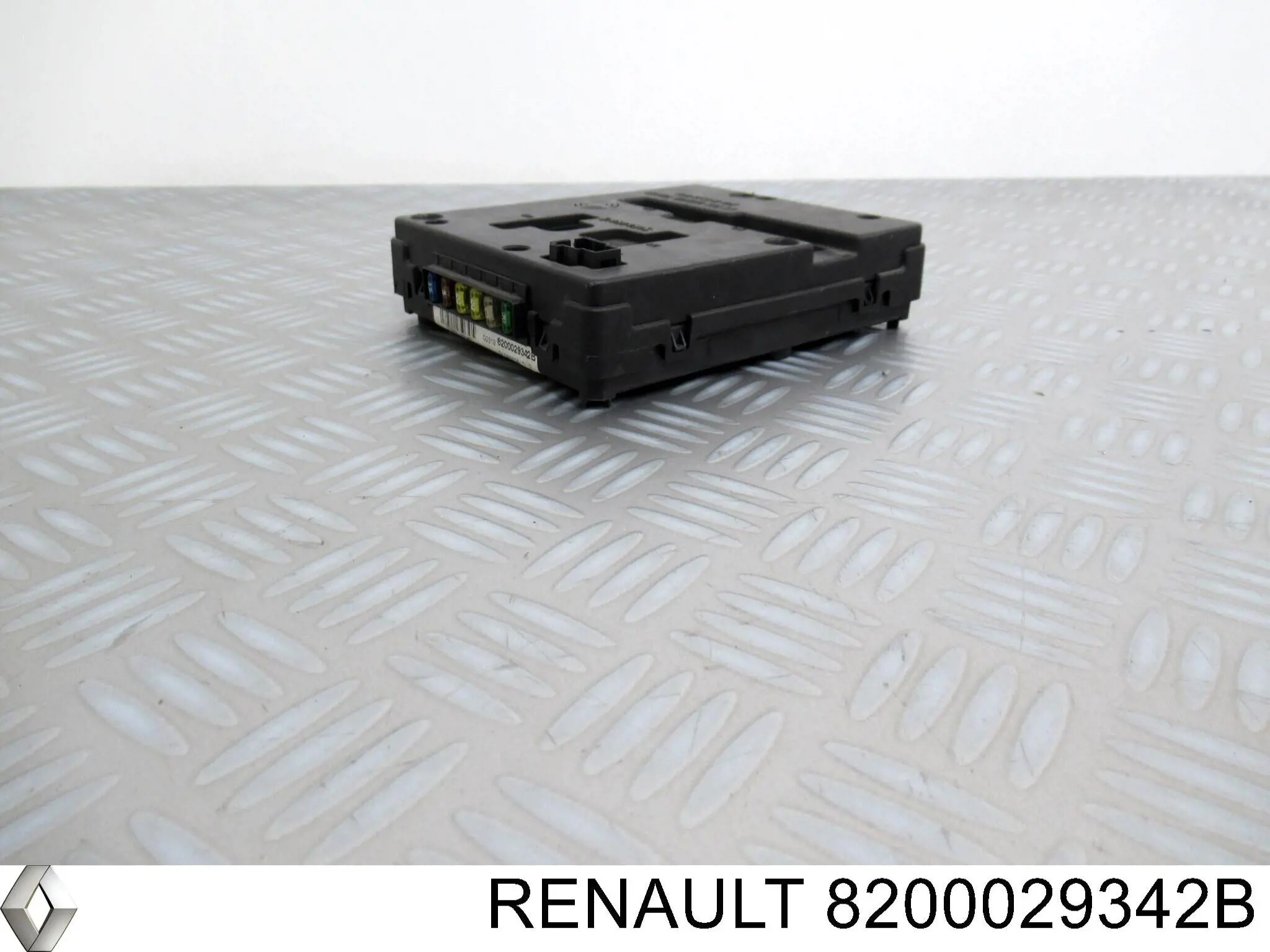 Коробка предохранителей Renault (RVI) 8200029342B цена, от 42.25 USD