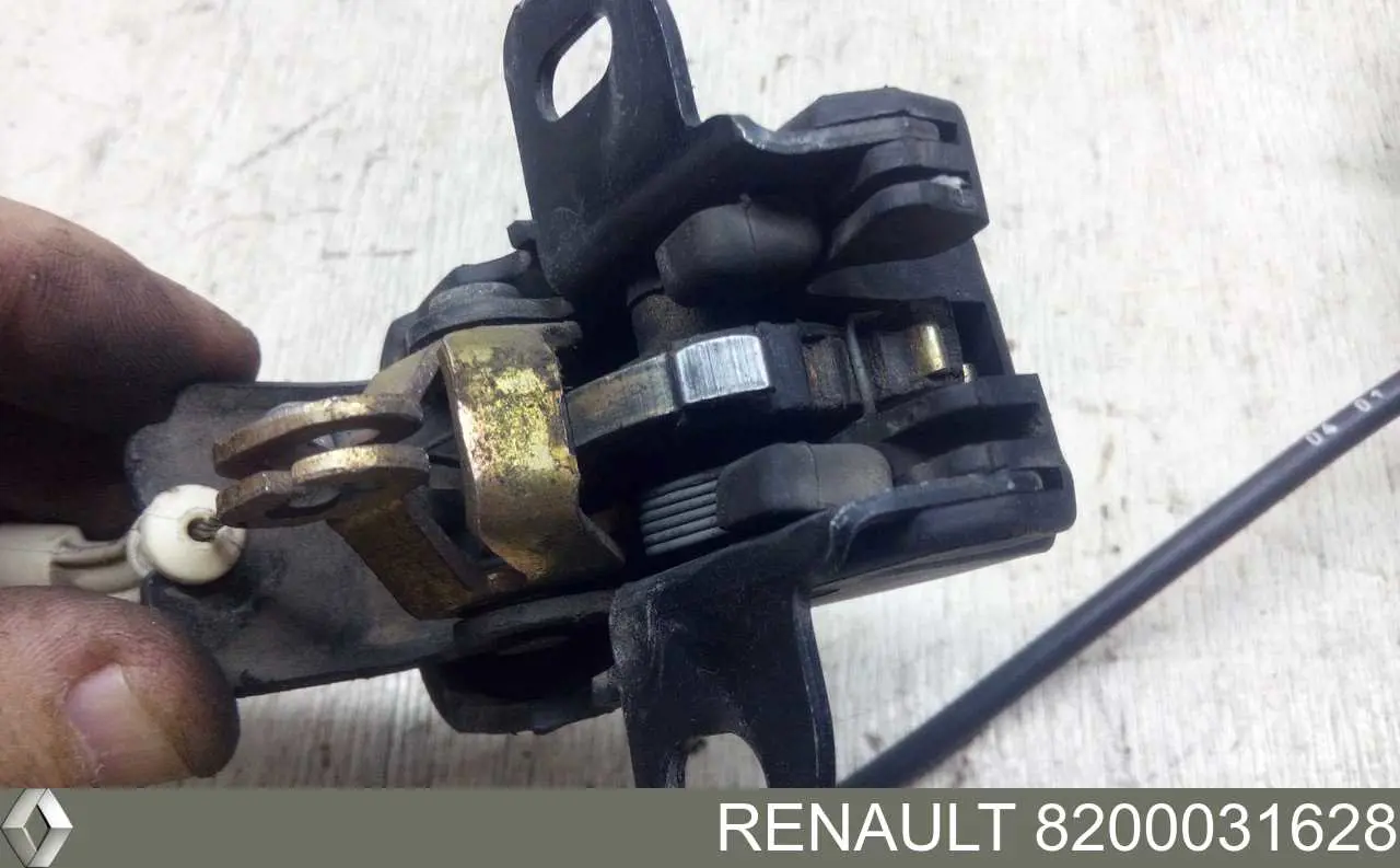8200031628 Renault (RVI) Замок двери задней левой распашной верхний
