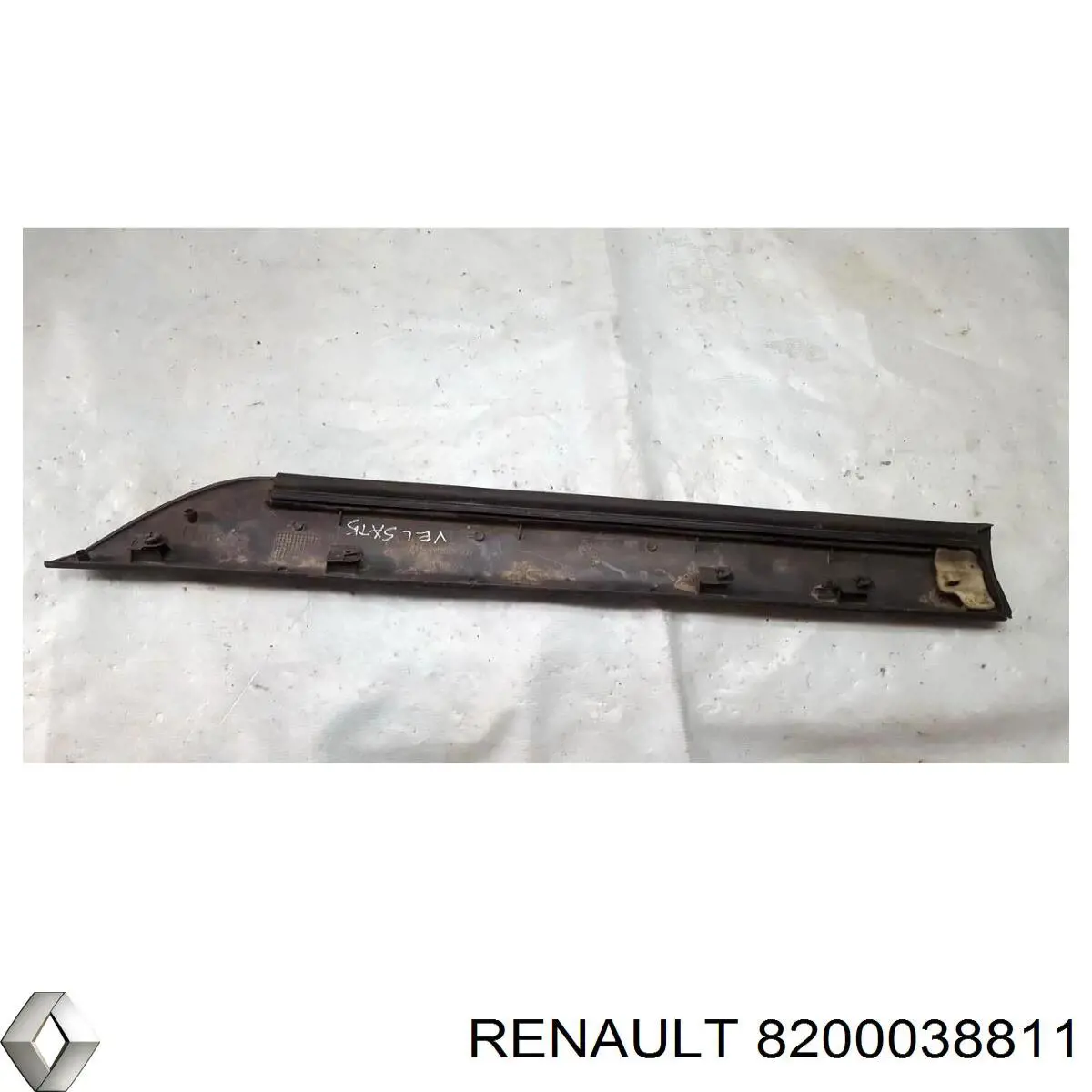 Накладка двери задней правой нижняя 8200038811 Renault (RVI)