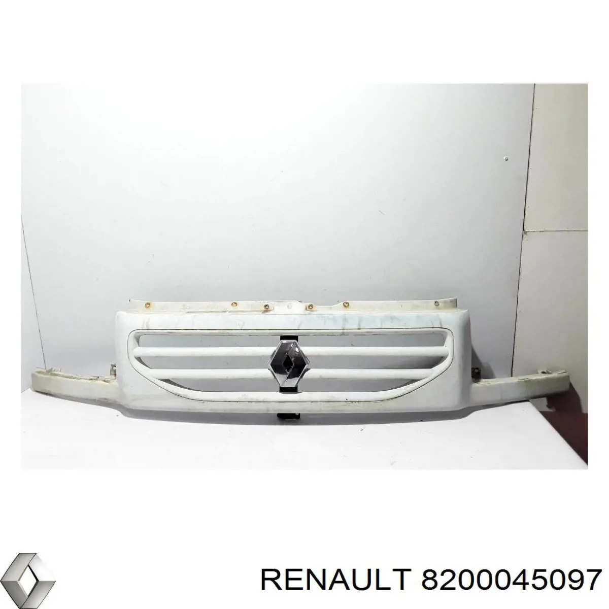 8200045097 Renault (RVI) решетка радиатора