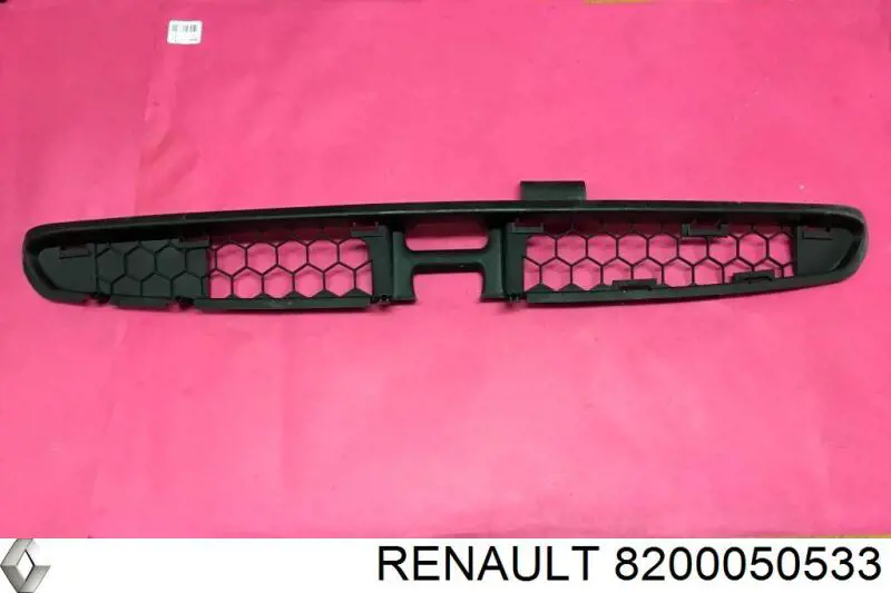 8200050533 Renault (RVI) решетка бампера переднего