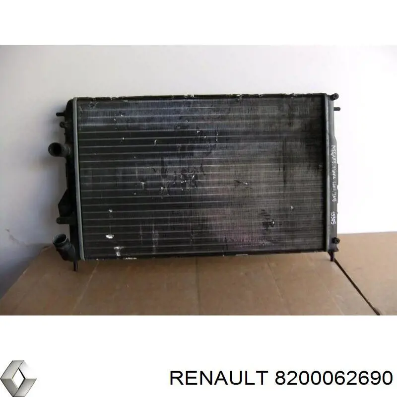 Радиатор 8200062690 Renault (RVI)