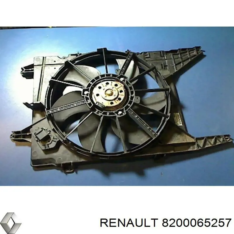 Диффузор вентилятора в сборе с мотором и крыльчаткой 8200065257 Renault (RVI)