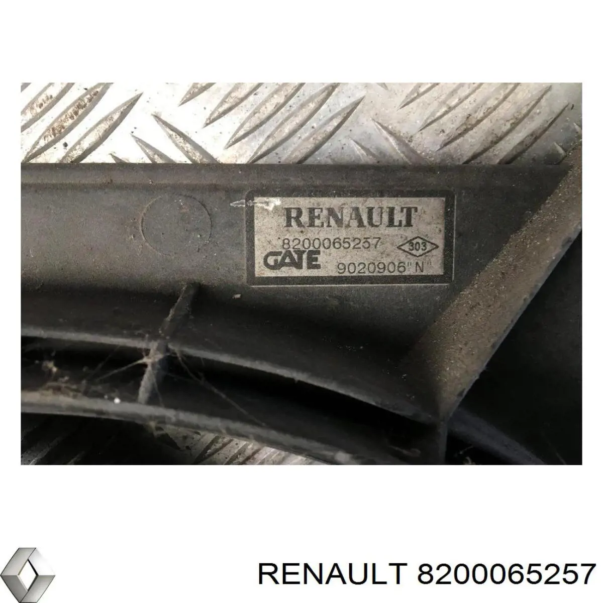 Диффузор радиатора охлаждения в сборе с крыльчаткой Renault (RVI) 8200065257