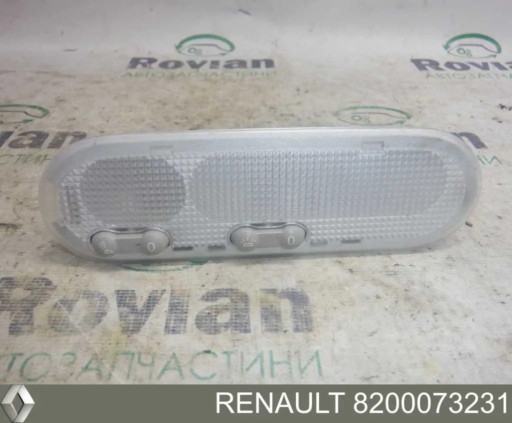 Плафон освещения салона (кабины) Renault (RVI) 8200073231