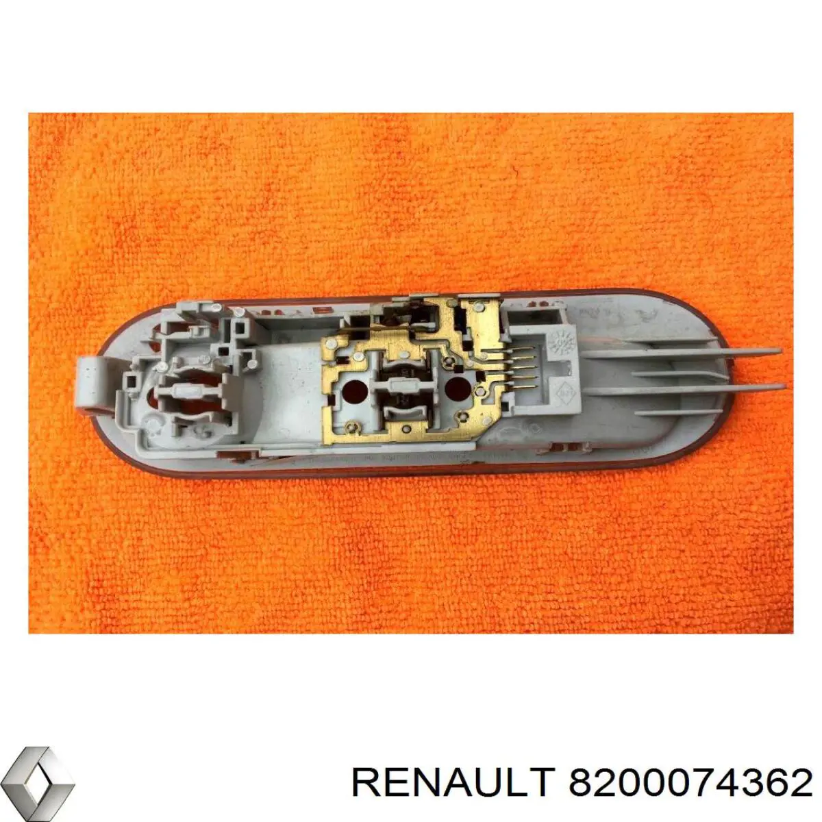 Плафон освещения салона (кабины) задний 8200074362 Renault (RVI)