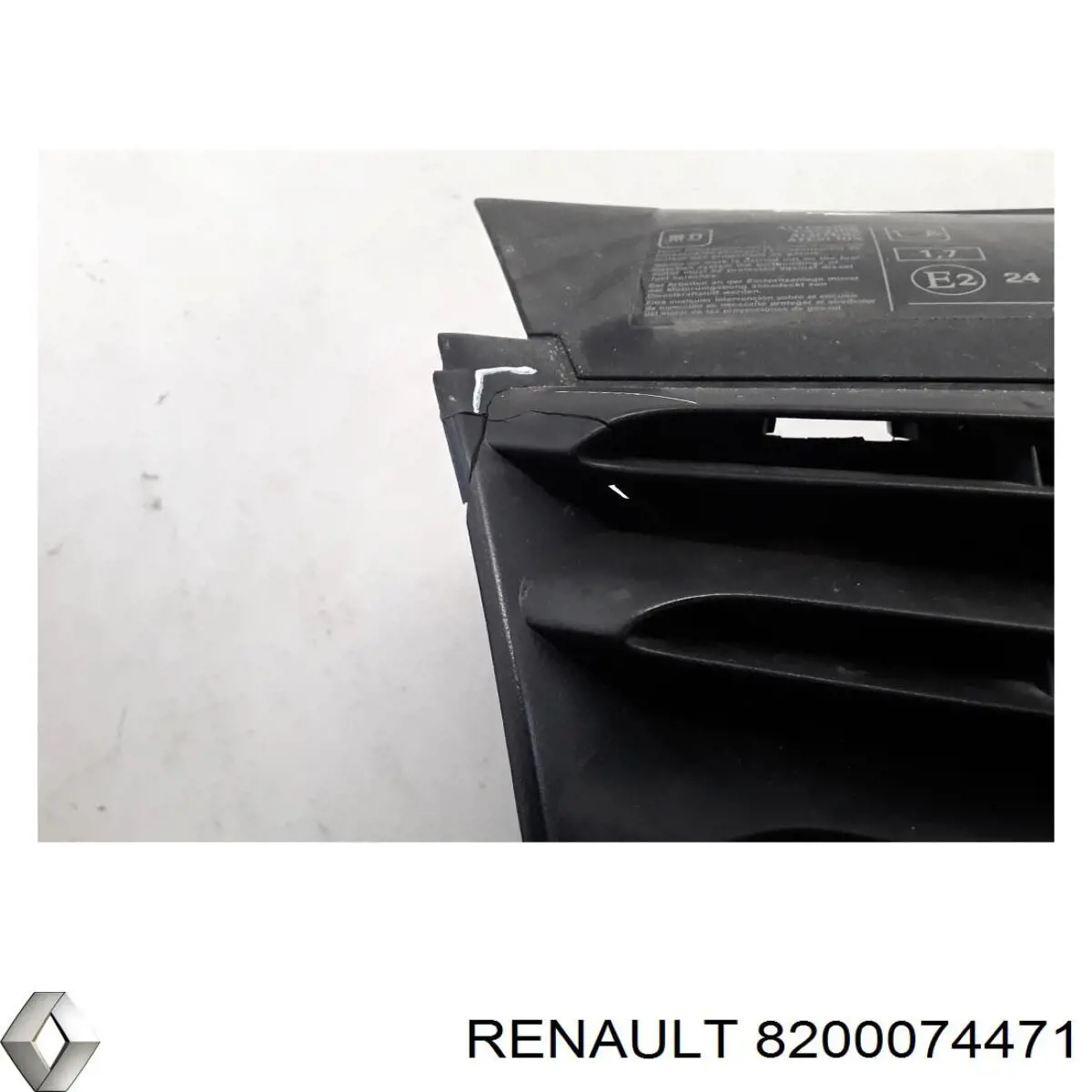 Передний бампер 8200074471 Renault (RVI)