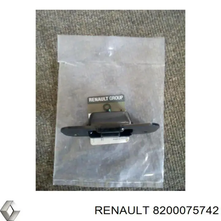 Купить 8200075742 Renault (RVI) Петля-зацеп (ответная часть) замка сдвижной двери