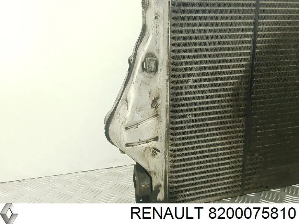Compre 8200075810 Renault (RVI) Radiador de intercooler