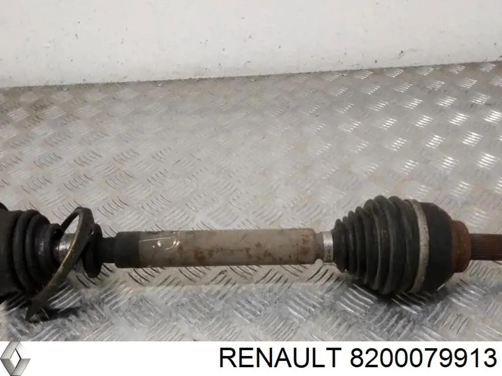 Левая полуось 8200079913 Renault (RVI)