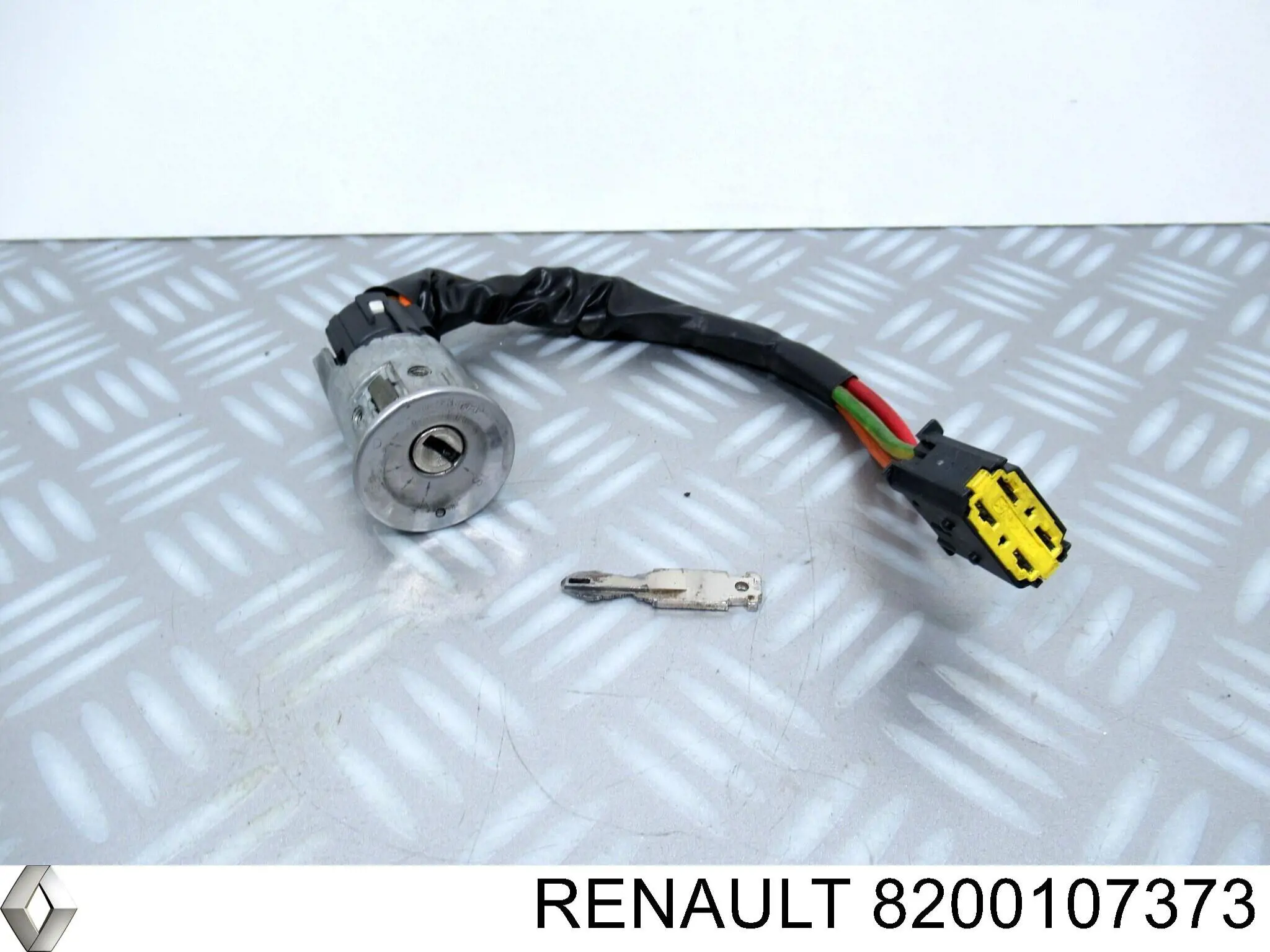 Ручка двери задней (распашной) левая наружная 8200107373 Renault (RVI)
