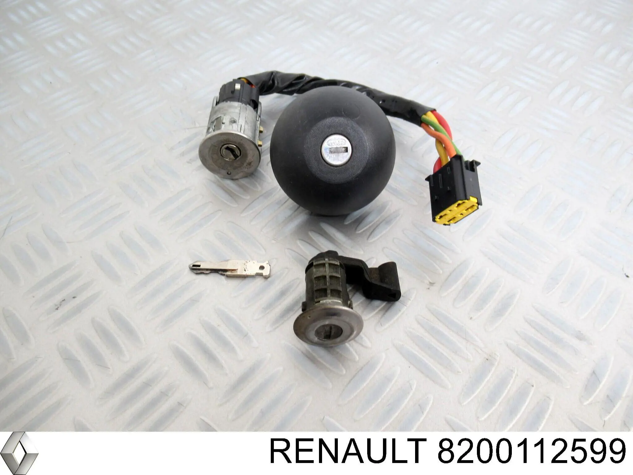 Фирменный значок Renault (RVI) 8200112599 цена, от 3.95 USD