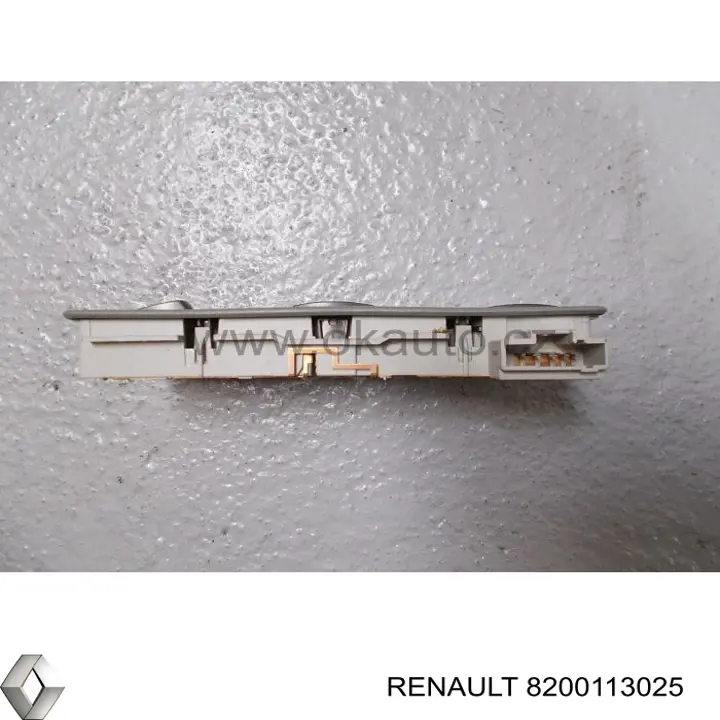 Плафон освещения салона (кабины) задний Renault (RVI) 8200113025 цена, от 6.33 USD
