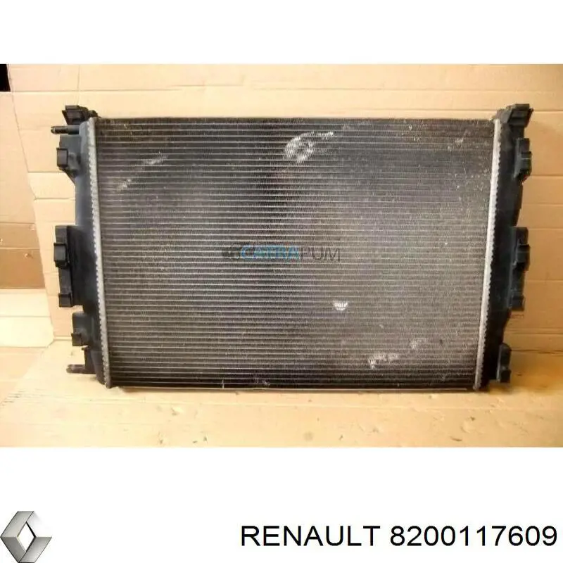 Радиатор 8200117609 Renault (RVI)