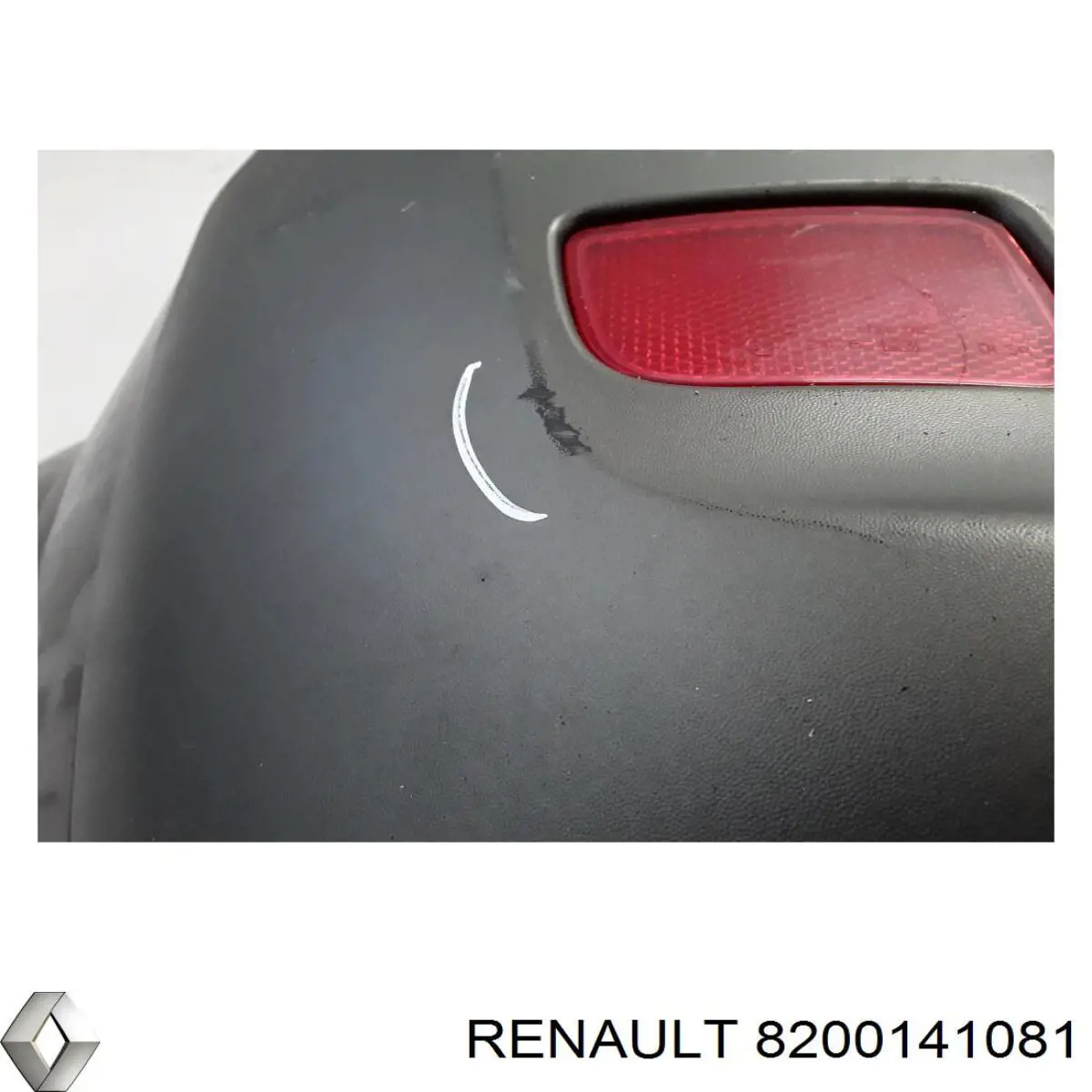 Задний бампер 8200141081 Renault (RVI)
