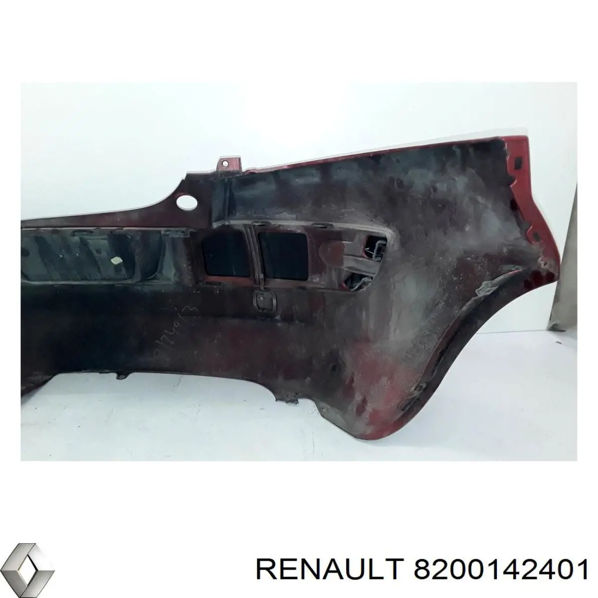 Задний бампер 8200142401 Renault (RVI)