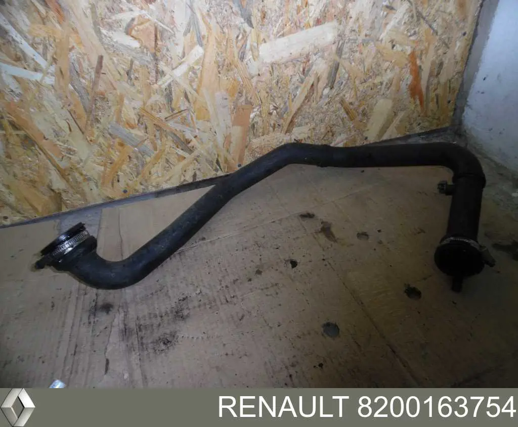 8200163754 Renault (RVI) шланг (патрубок интеркуллера правый)