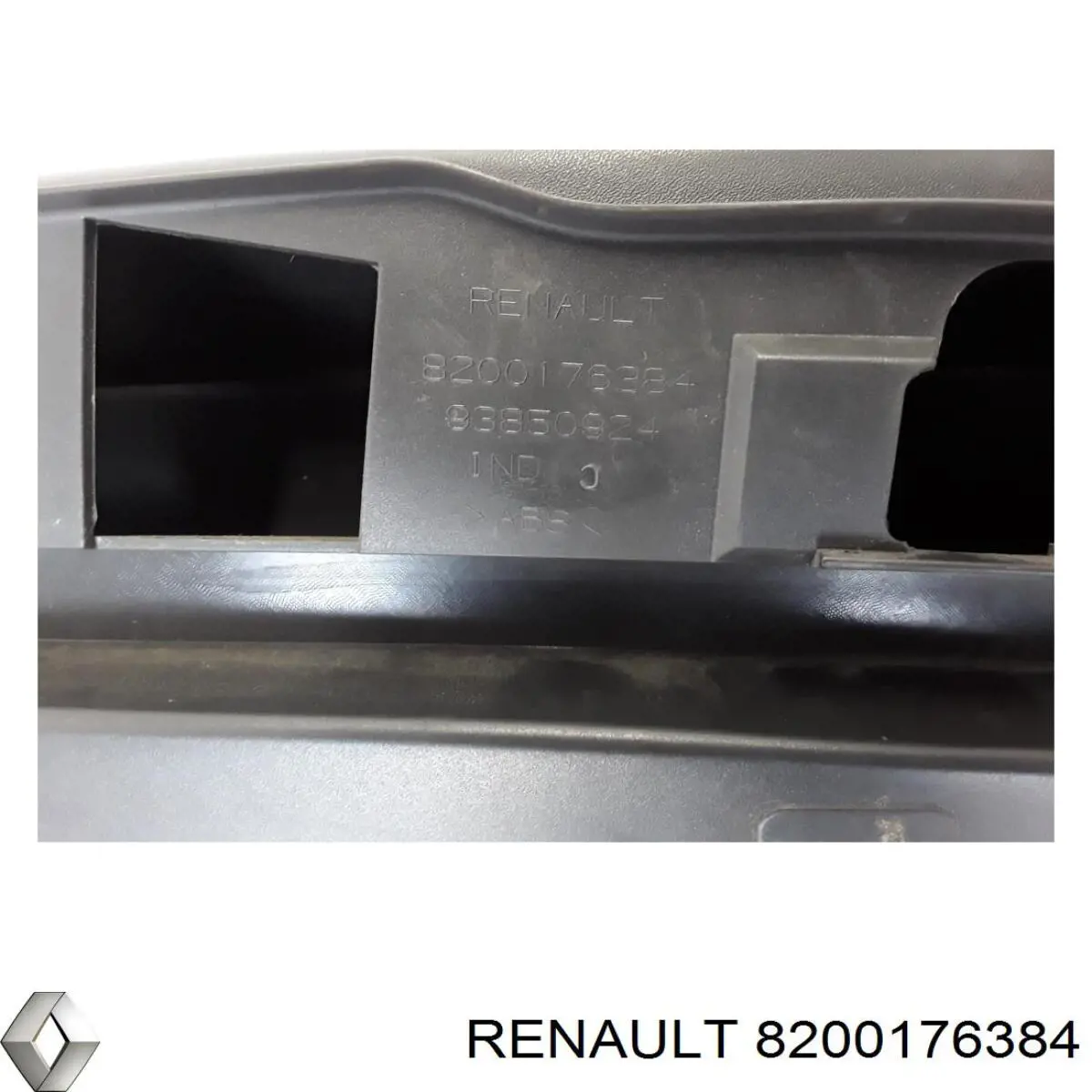 Купить 8200176384 Renault (RVI) Накладка стойки кузова внешняя задняя правая